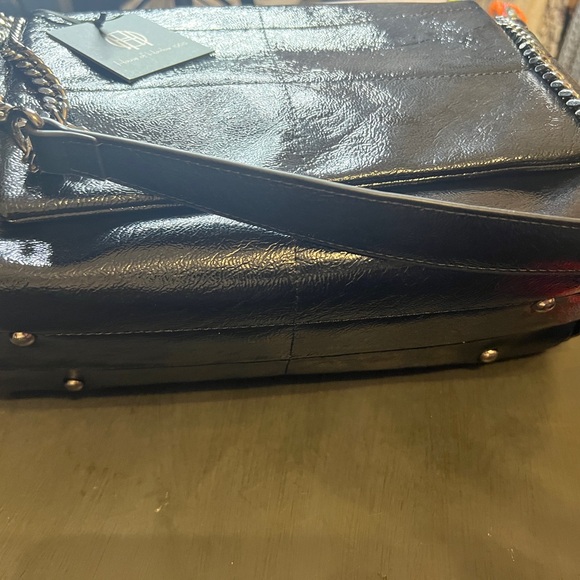 Elegant Black Leather Handbag - Picture 4 of 4